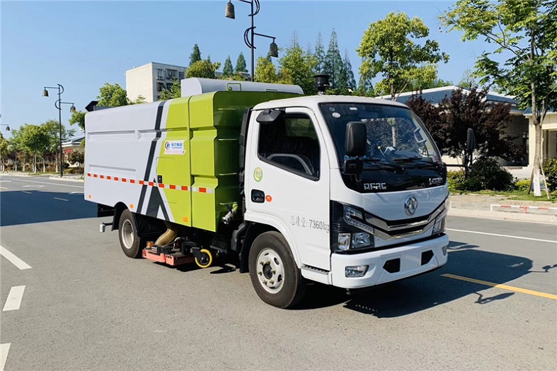 東風(fēng)小多利卡5噸(1水/4塵)吸塵車國(guó)六